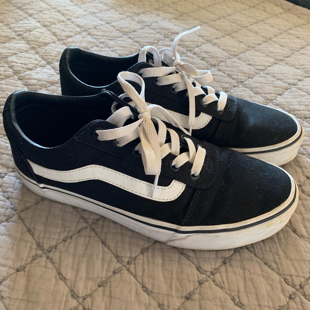 WOMENS VANS SZ 9
